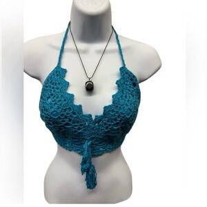 NWT. Crochet Top. BL/RD10